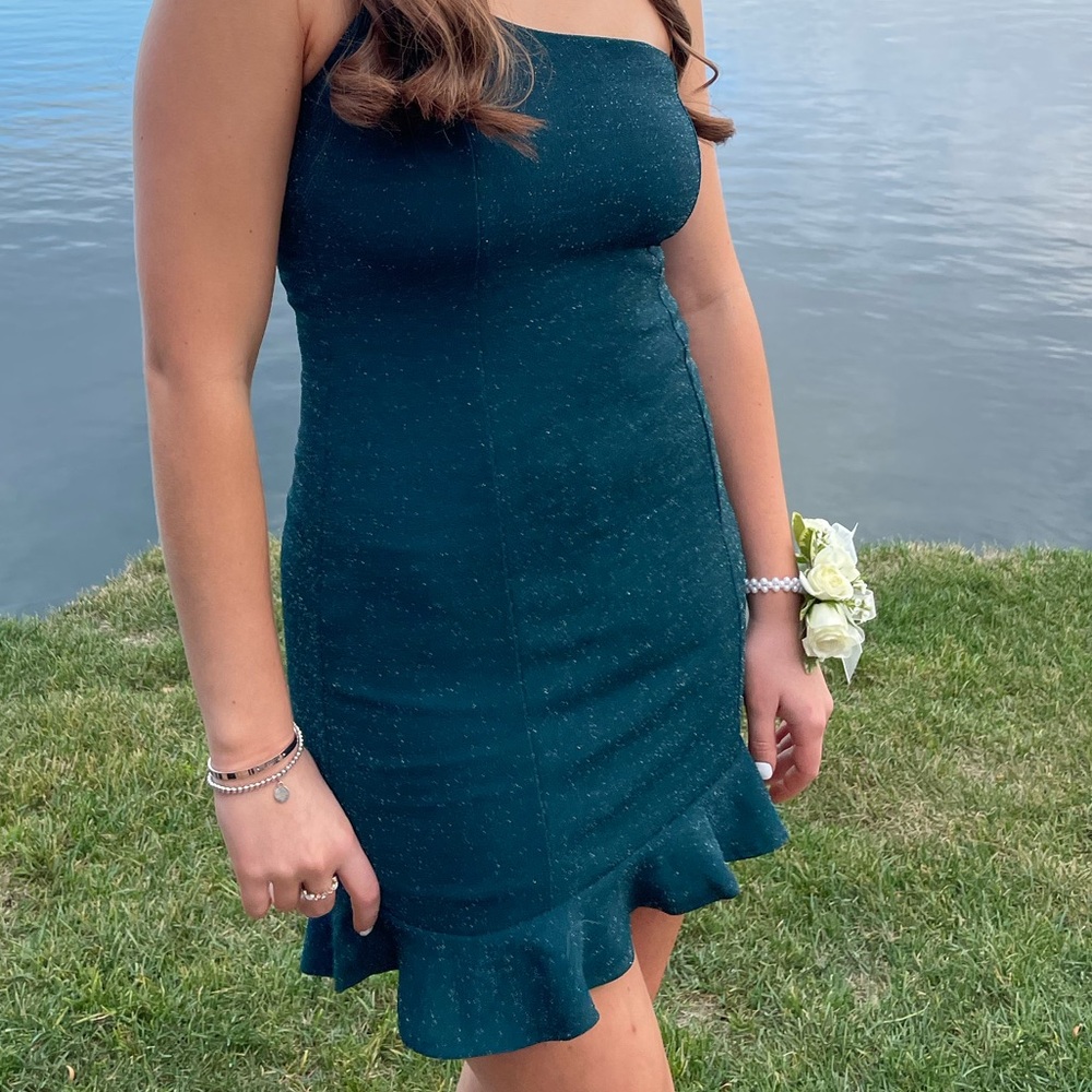 One shoulder green dress